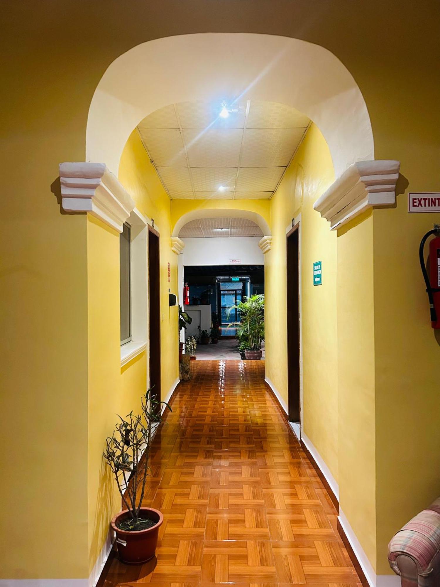 Accel Hotel La Quinta Ibarra Exterior photo